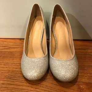 Kelly & Katie Larissa Pump